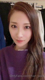 网红脸长发巨乳妹子，特写主动掰穴粉蝴蝶，手持镜头拍摄销魂舌功口交，后入女上位超级销魂